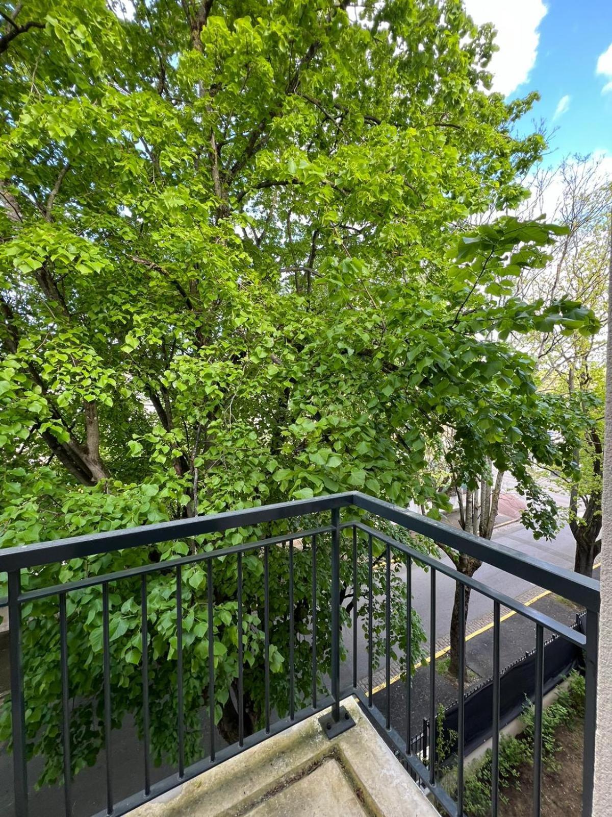 2 Pieces Standing Entre Disneyland Et Paris Neuilly-Plaisance Εξωτερικό φωτογραφία